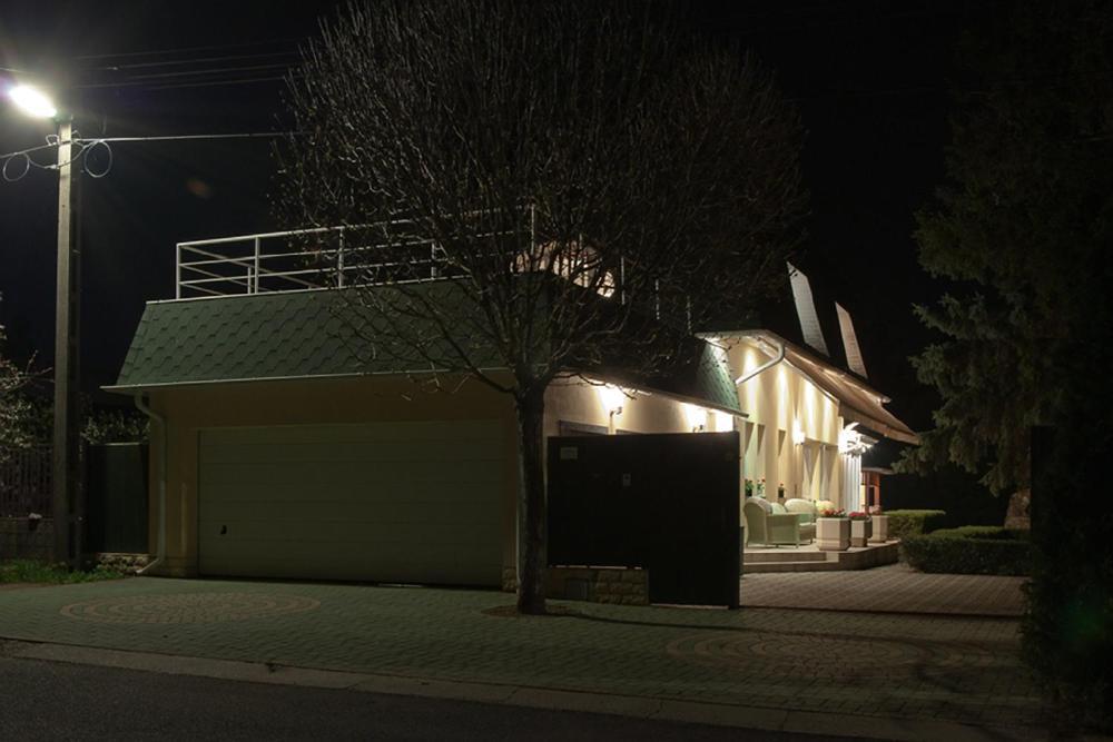 Deluxeapartman Apartment Nyiregyhaza Exterior photo